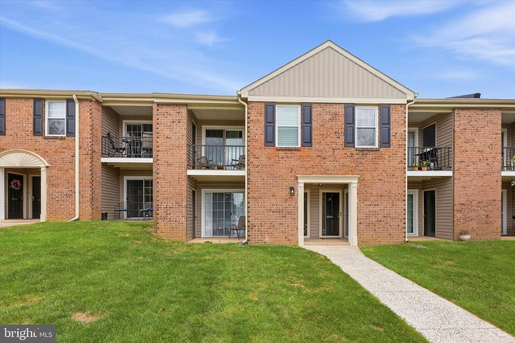 26 WINGATE CT #113 U-26, BLUE BELL, PA 19422 — exterior