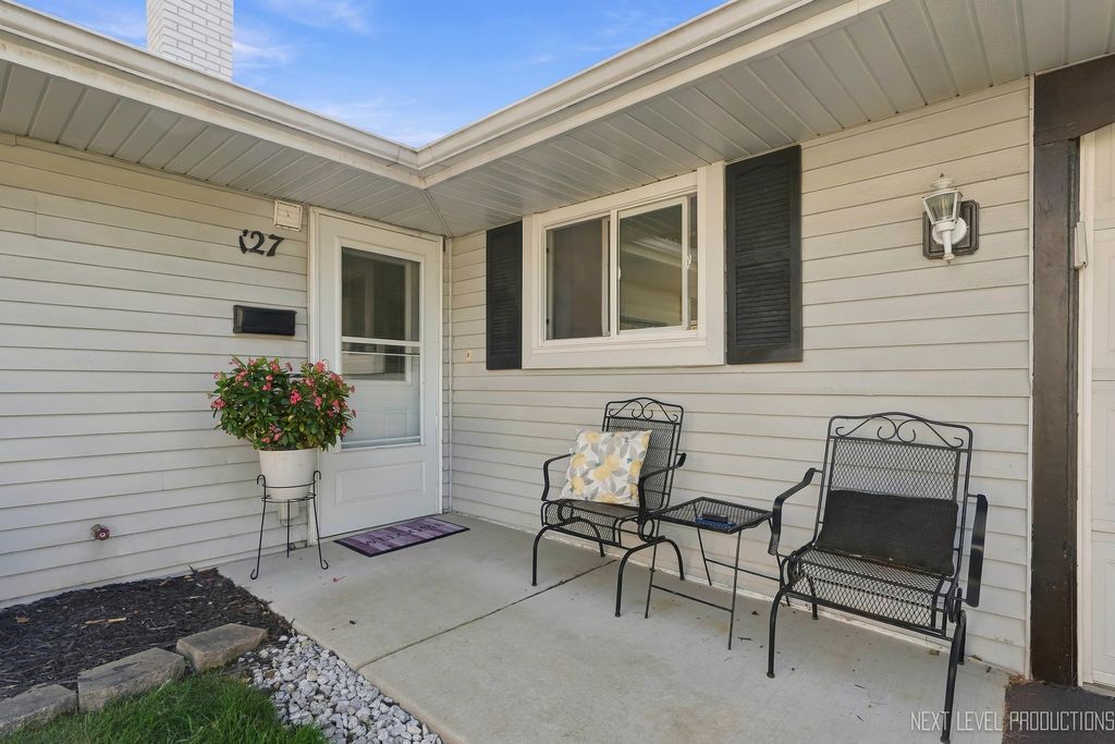 127 Armitage Avenue, Glendale Heights, IL 60139 — photo 2
