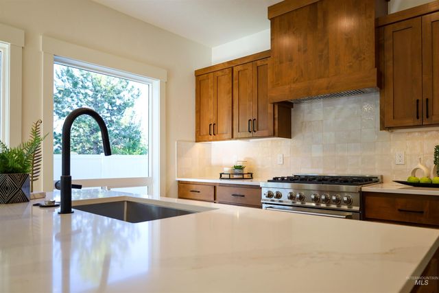 1030 E Fleetwood Ct, Boise, ID 83706