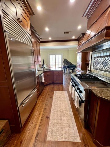 1 Vendue Range M, Charleston, SC 29401