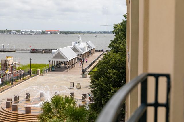 1 Vendue Range M, Charleston, SC 29401