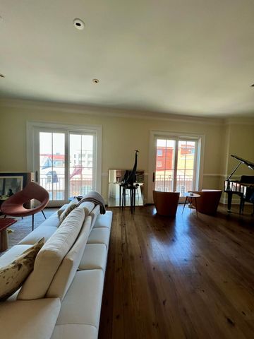1 Vendue Range M, Charleston, SC 29401