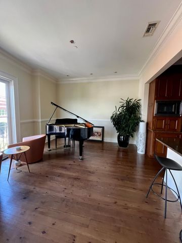 1 Vendue Range M, Charleston, SC 29401