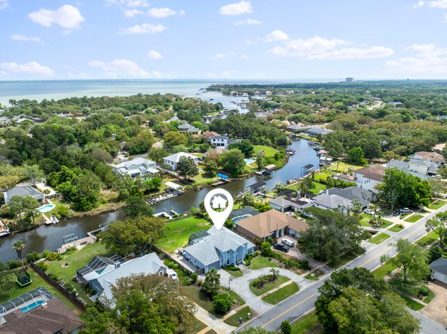 138 W Country Club Drive, Destin, FL 32541