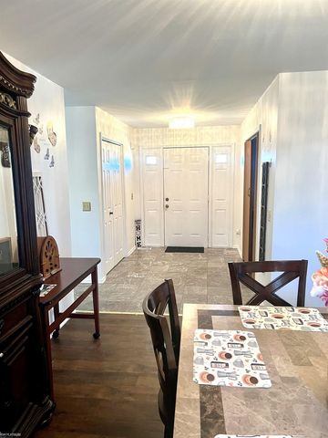 26528 FARMINGTON Dr Avenue, Farmington Hills, MI 48334