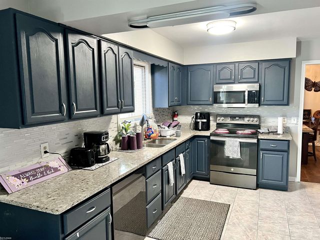 26528 FARMINGTON Dr Avenue, Farmington Hills, MI 48334