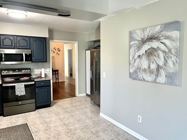 26528 FARMINGTON Dr Avenue, Farmington Hills, MI 48334