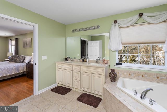 500 W FARMS RD, Howell, NJ 07731