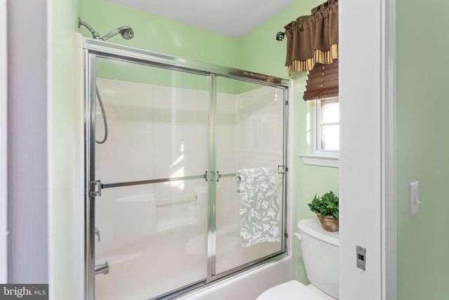 500 W FARMS RD, Howell, NJ 07731