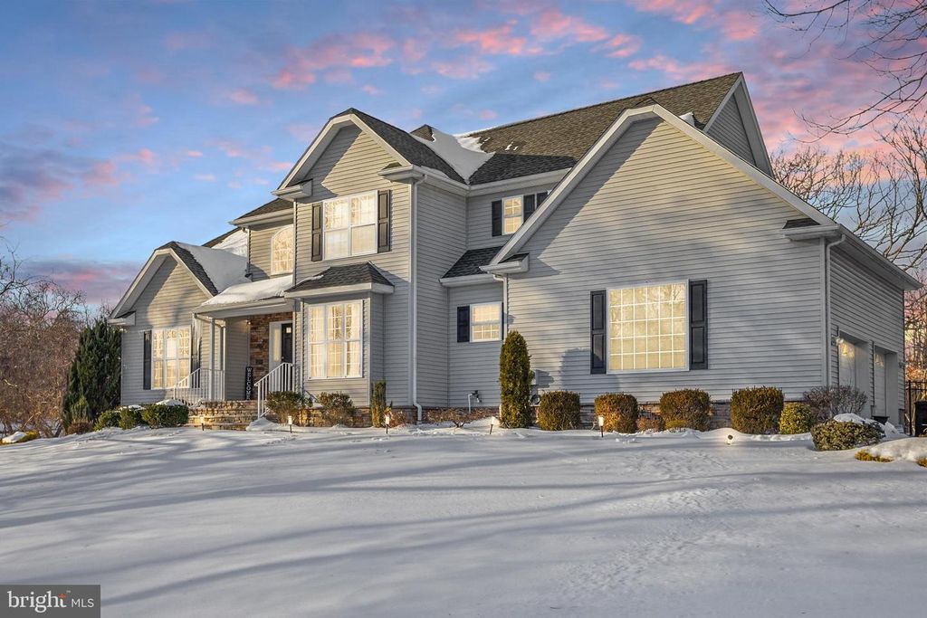 500 W FARMS RD, Howell, NJ 07731