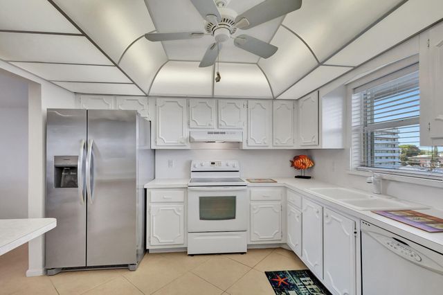 801 Lake Shore Dr 403, Lake Park, FL 33403