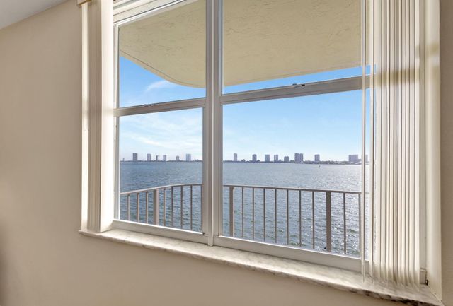 801 Lake Shore Dr 403, Lake Park, FL 33403