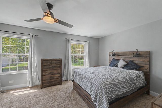 102 Bright Oaks Circle 102, Cary, IL 60013