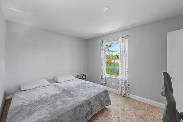 102 Bright Oaks Circle 102, Cary, IL 60013