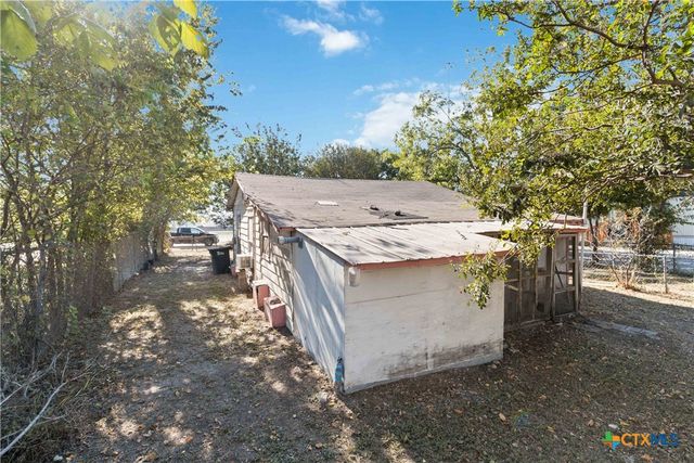 1113 N Old Highway 81, Kyle, TX 78640