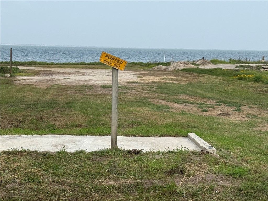 3621 Shore Dr, Corpus Christi, TX 78418 — exterior
