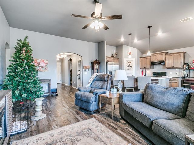 416 Kearny Lane, Yukon, OK 73099