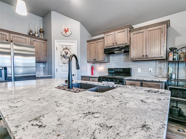 416 Kearny Lane, Yukon, OK 73099