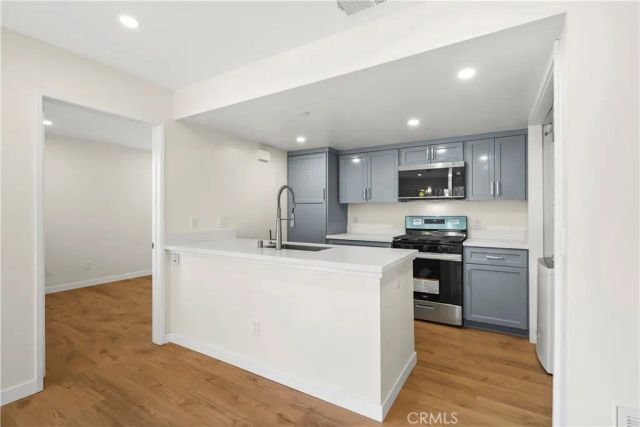 10237 De Soto A, Chatsworth, CA 91311