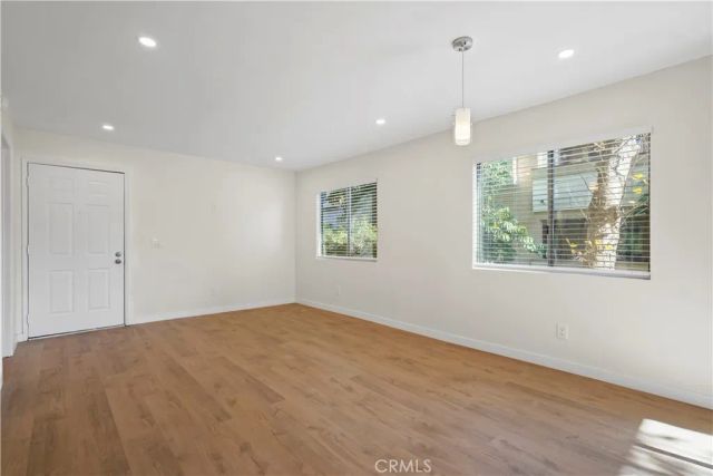 10237 De Soto A, Chatsworth, CA 91311