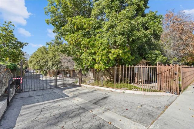 10237 De Soto A, Chatsworth, CA 91311