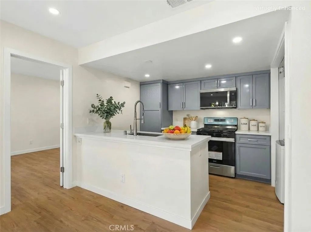 10237 De Soto A, Chatsworth, CA 91311