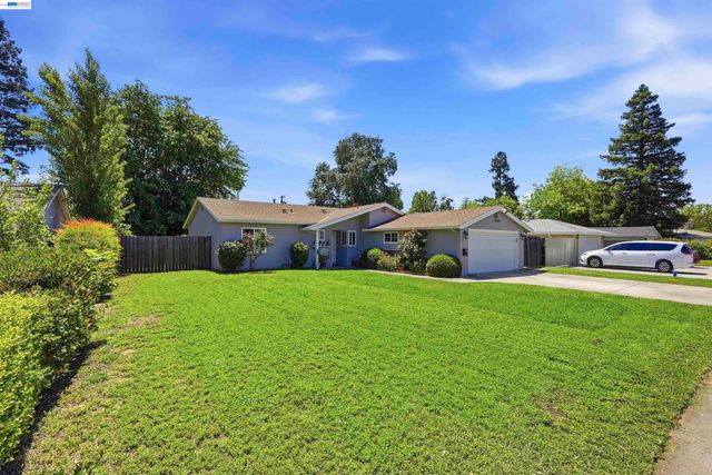 4546 Freeway Cir, Sacramento, CA 95841