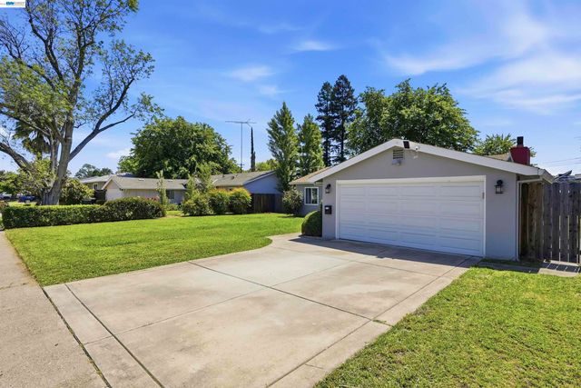 4546 Freeway Cir, Sacramento, CA 95841