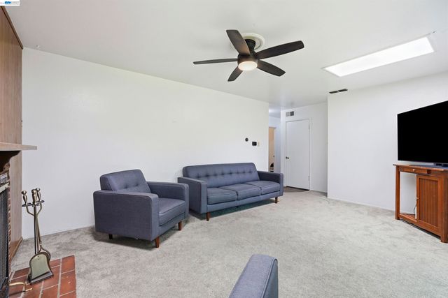 4546 Freeway Cir, Sacramento, CA 95841