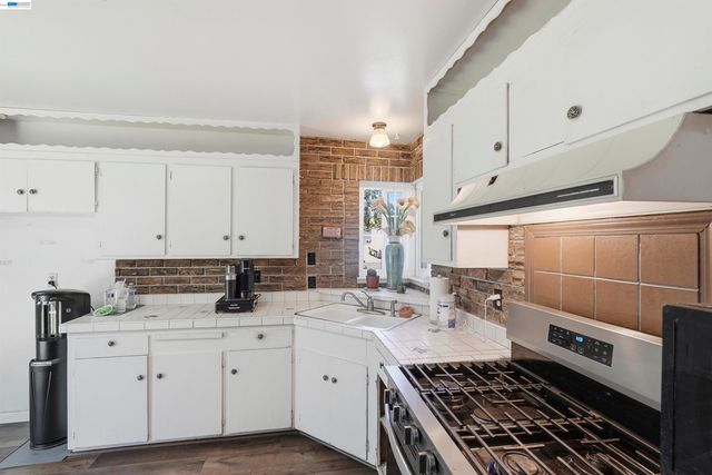 4546 Freeway Cir, Sacramento, CA 95841
