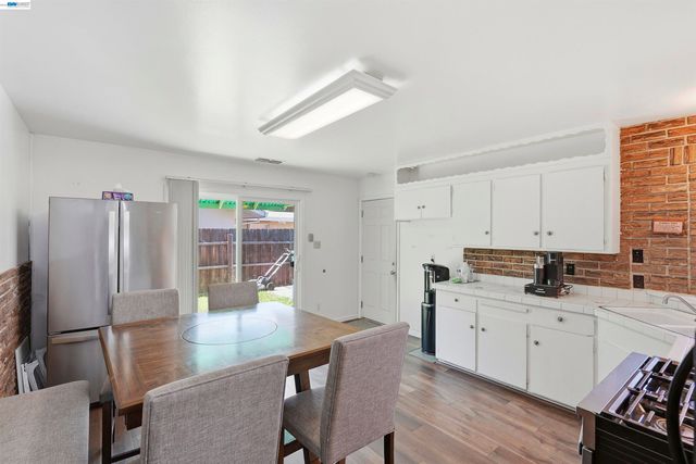 4546 Freeway Cir, Sacramento, CA 95841
