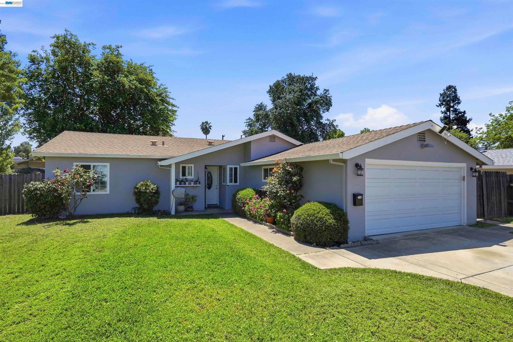 4546 Freeway Cir, Sacramento, CA 95841