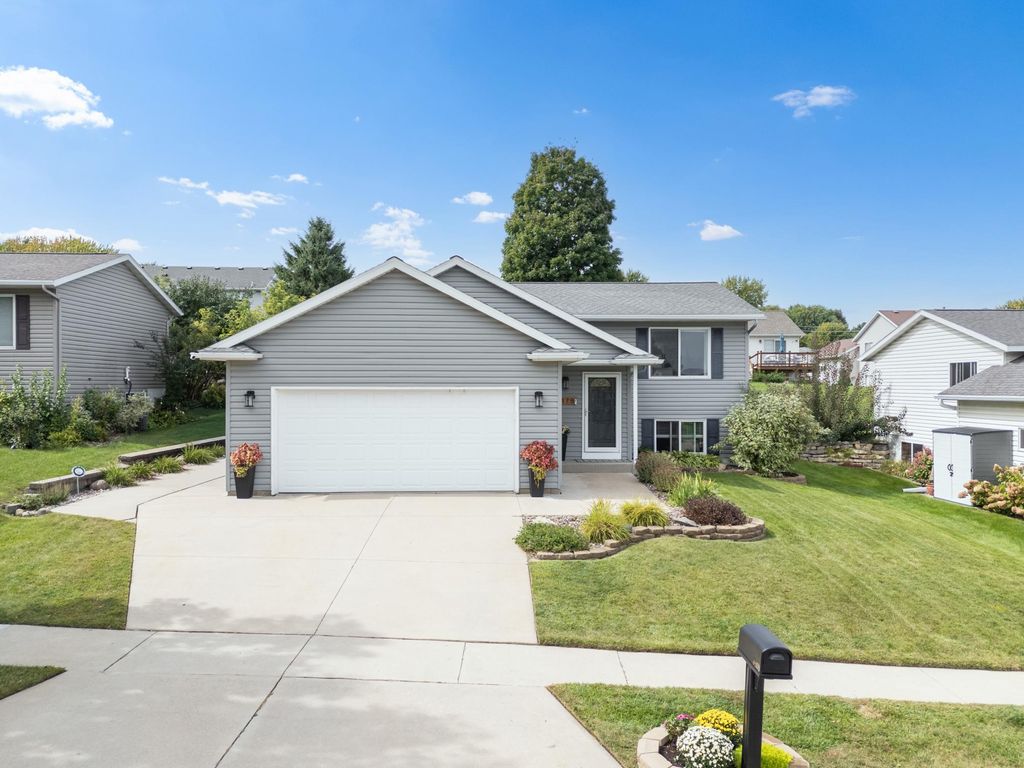 4478 Manor Drive NW, Rochester, MN 55901