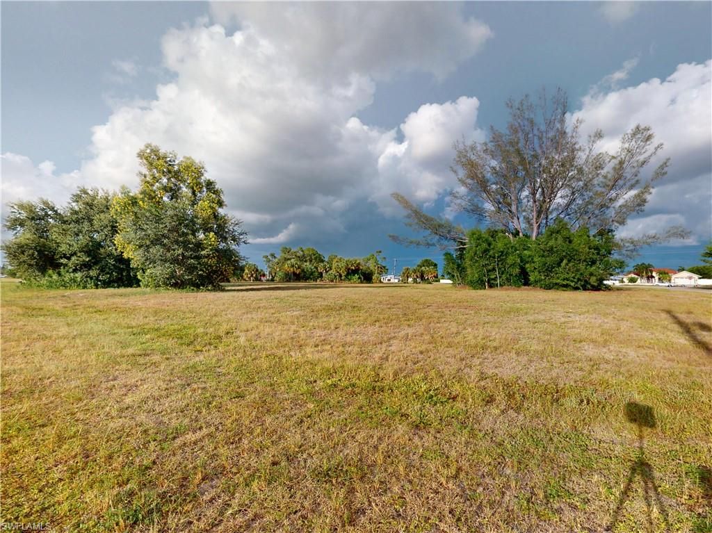 1615 17th TER, CAPE CORAL, FL 33991 — exterior