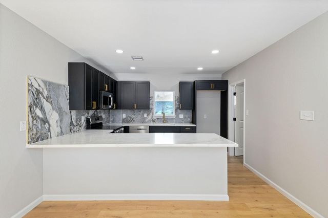 100 W Valverde Street, Brenham, TX 77833