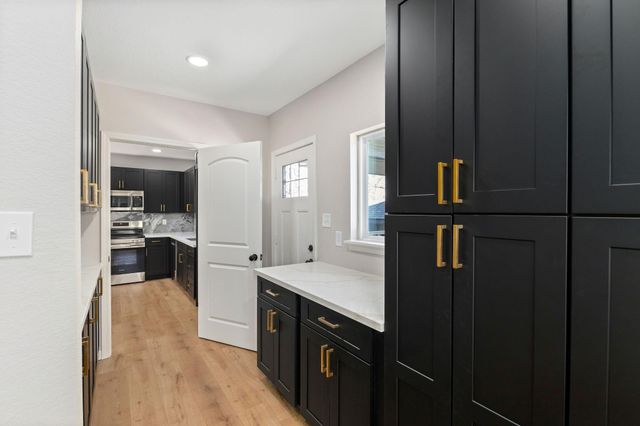 100 W Valverde Street, Brenham, TX 77833