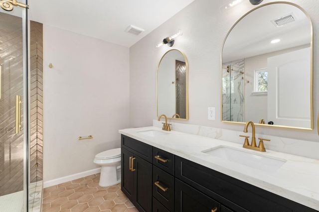 100 W Valverde Street, Brenham, TX 77833