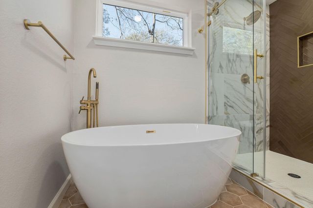 100 W Valverde Street, Brenham, TX 77833