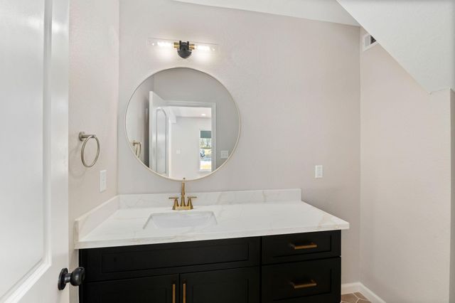 100 W Valverde Street, Brenham, TX 77833