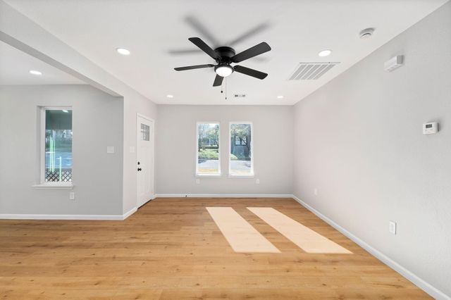 100 W Valverde Street, Brenham, TX 77833