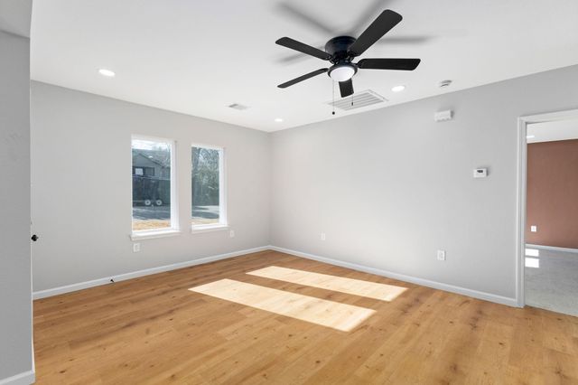 100 W Valverde Street, Brenham, TX 77833