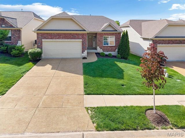 1247 Emerald Gardens Drive, St Peters, MO 63376