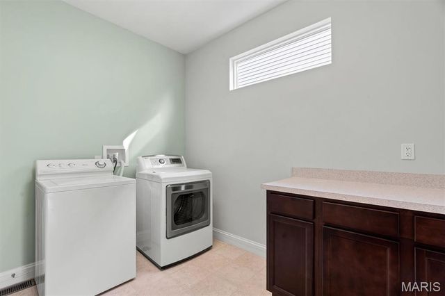 1247 Emerald Gardens Drive, St Peters, MO 63376