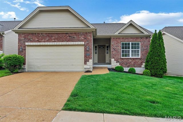 1247 Emerald Gardens Drive, St Peters, MO 63376