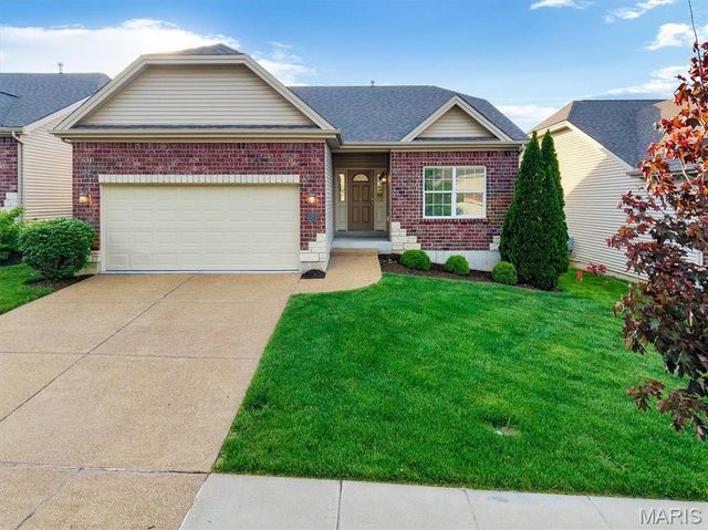 1247 Emerald Gardens Drive, St Peters, MO 63376