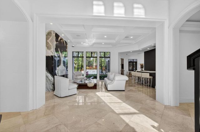 213 Via Palacio, Palm Beach Gardens, FL 33418