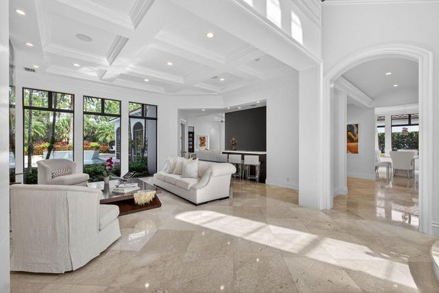 213 Via Palacio, Palm Beach Gardens, FL 33418