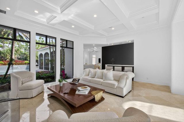 213 Via Palacio, Palm Beach Gardens, FL 33418