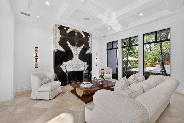 213 Via Palacio, Palm Beach Gardens, FL 33418