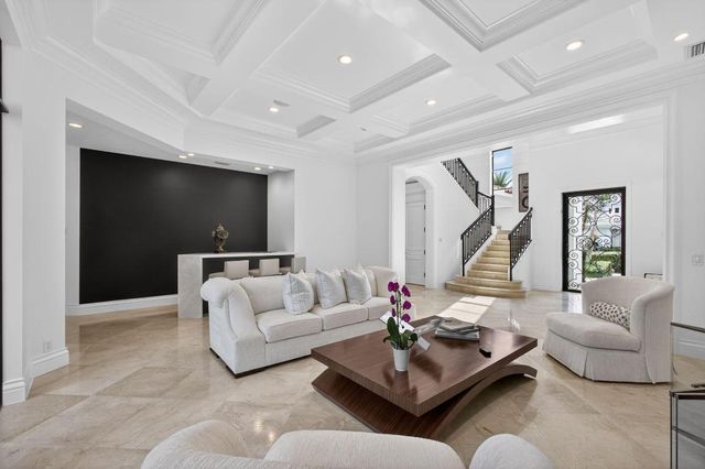 213 Via Palacio, Palm Beach Gardens, FL 33418